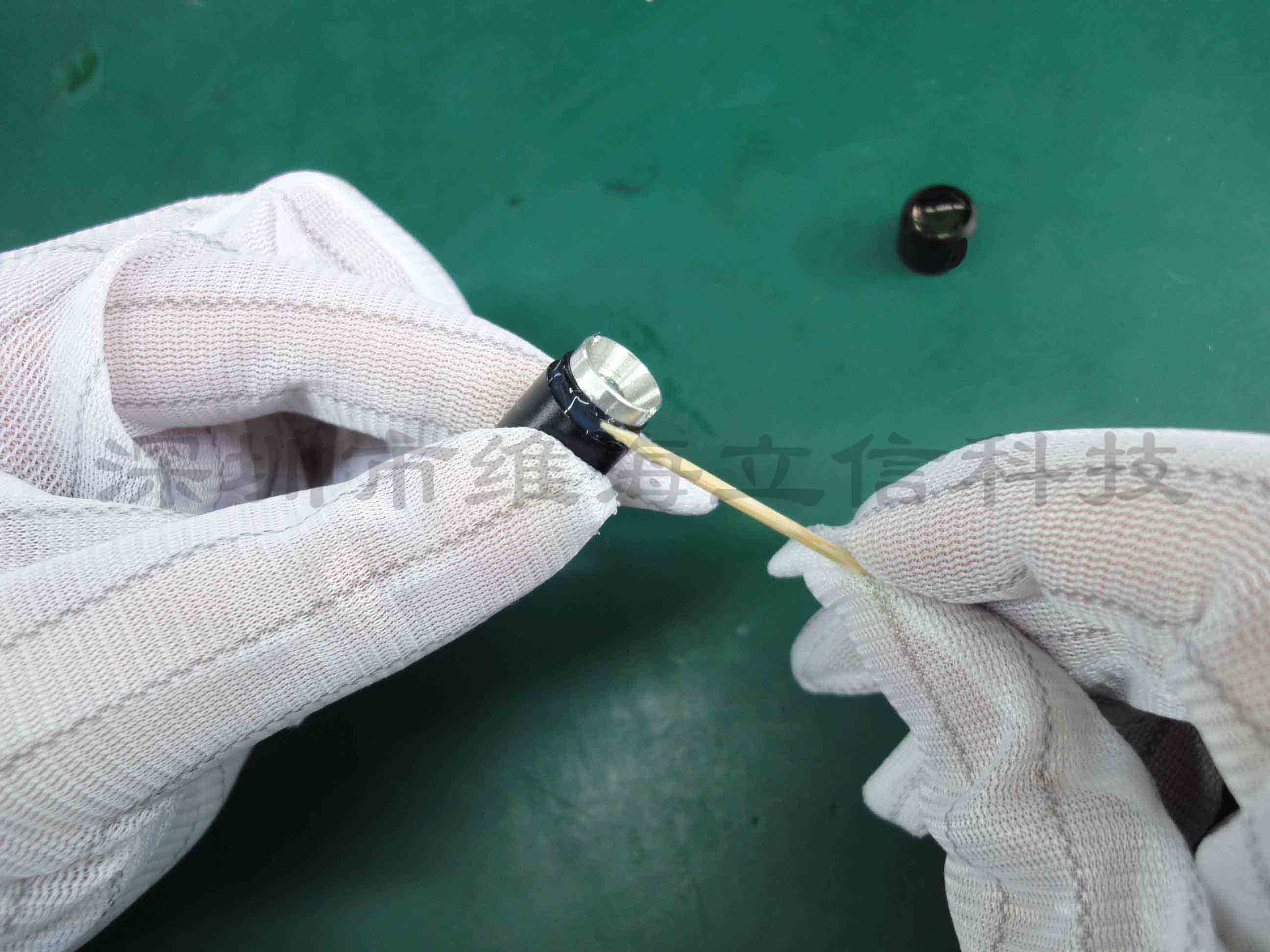 維海立信uvled固化機應用于鏡頭點膠固化工藝